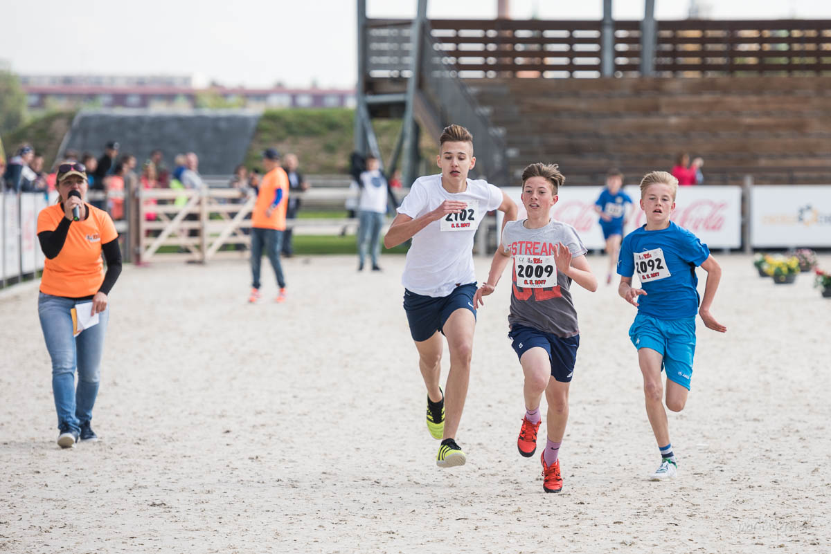 malí bežci počas Pomlé Run 5